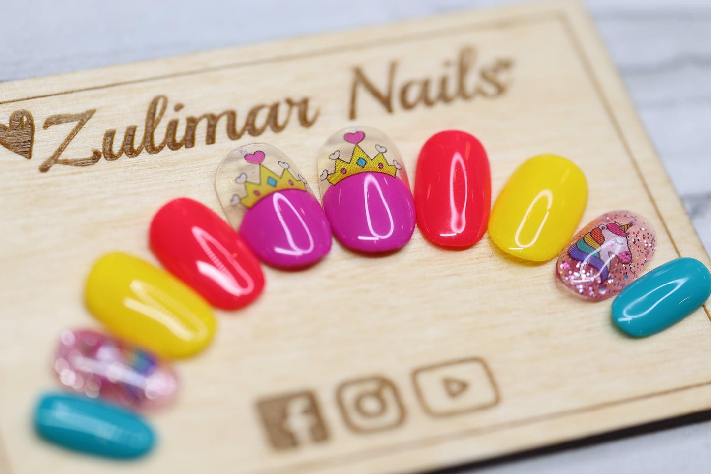 COLORFUL CROWN NAIL ART 👑