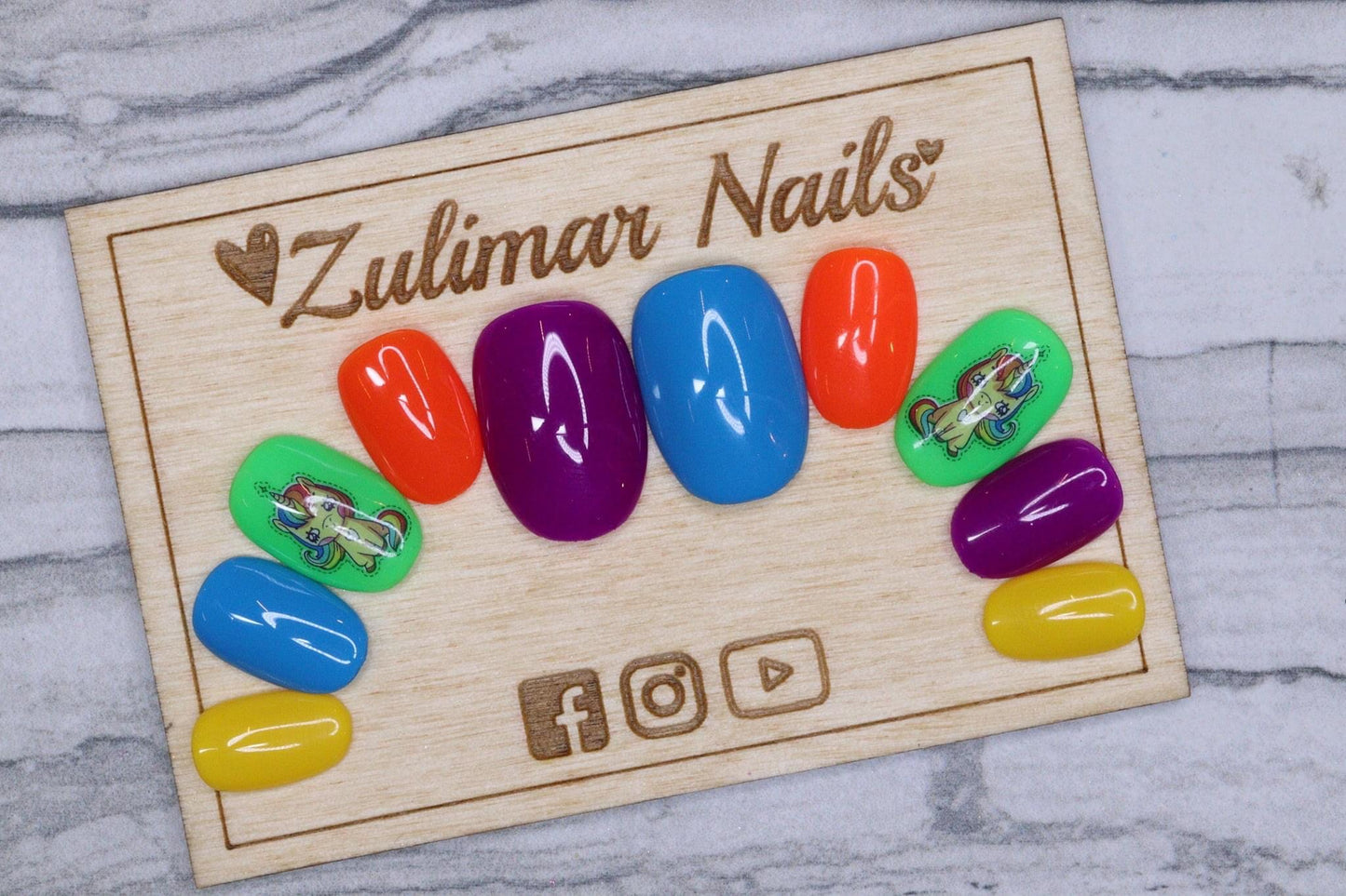 COLORFUL PRESS ON NAILS