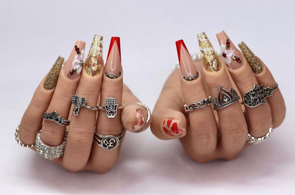 RED GOLD LIPS NAIL ART